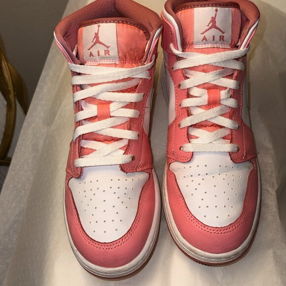 Nike Air Jordan 1 Mid Valentine's Day Size 7Y/8.5 Women's Pristine Condition - Picture 8 of 8